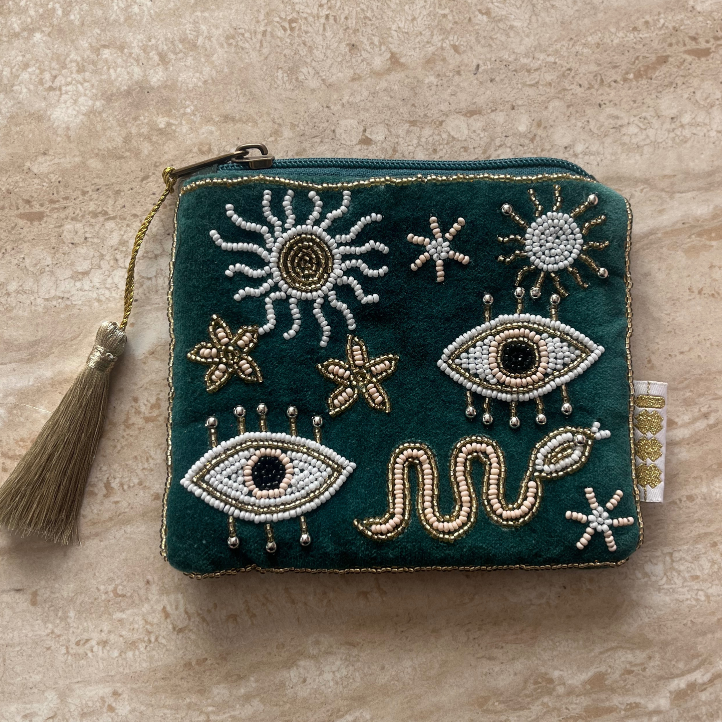 Pochette brodée de perles